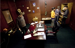 Trả tiền để... bị nhốt